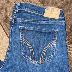 These are a pair of HOLLISTER jeans boot-cut size 7 regular (28)